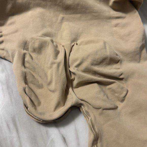 Brand New SKIMS Seamless Sculpt Solution Short - Exposed XS NWOT and a S size - Picture 6 of 6